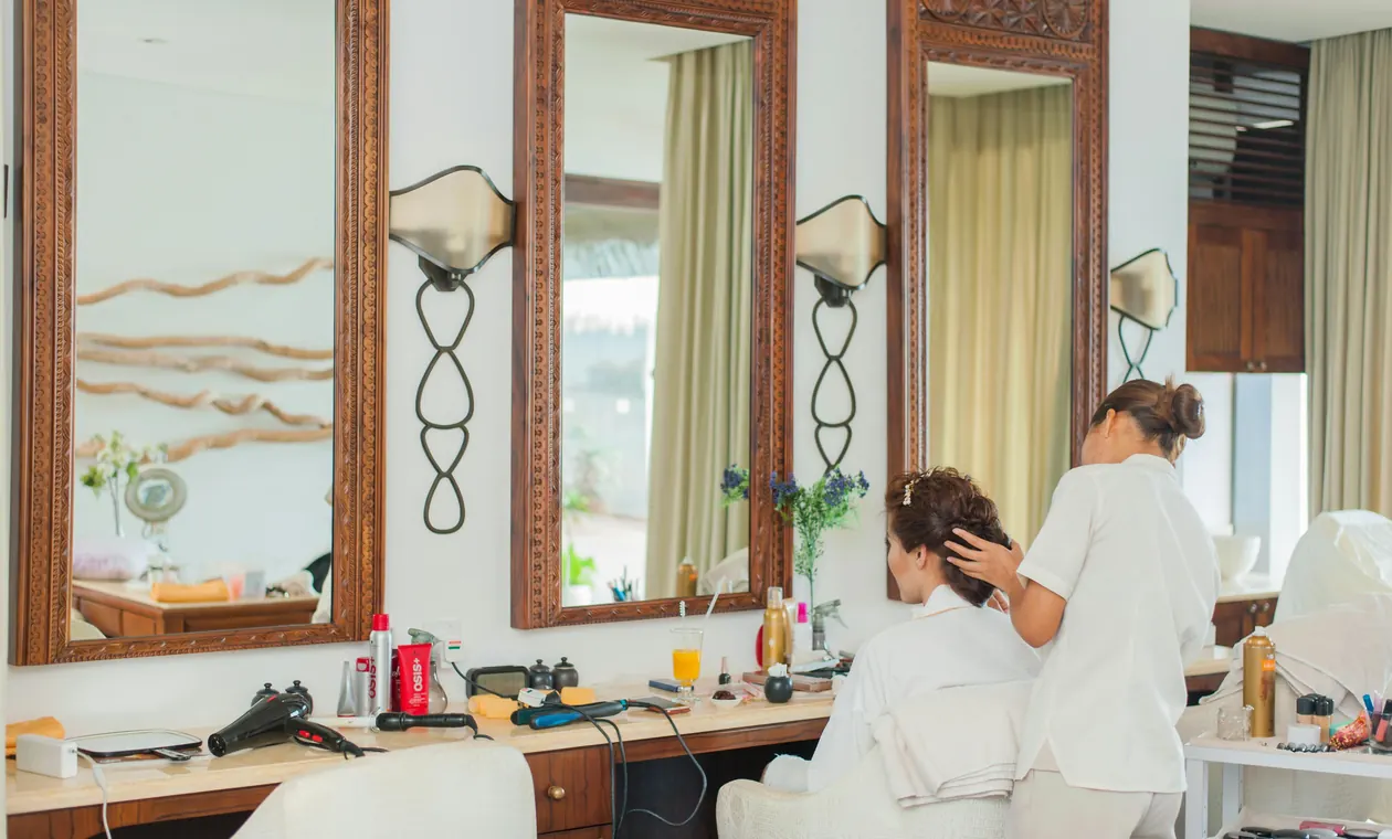 Espace miroir dans un salon de coiffure